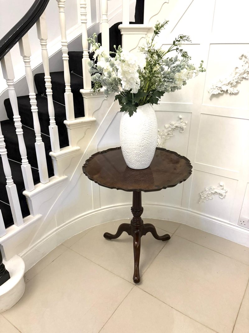 Antique 18th Century Quality Chippendale Mahogany Tilt-Top Tripod Table